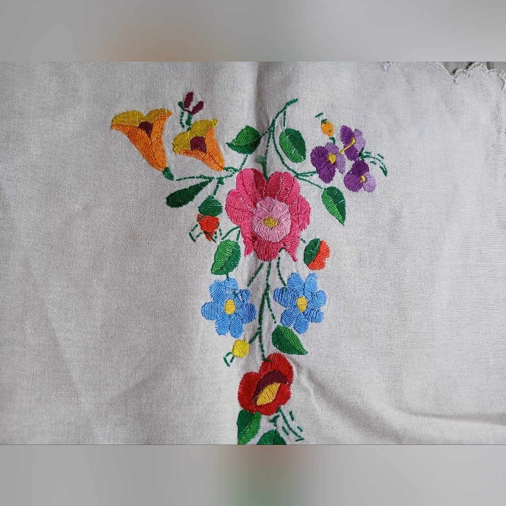 Vintage Handmade Embroidered Table Runner - Picture 5 of 7